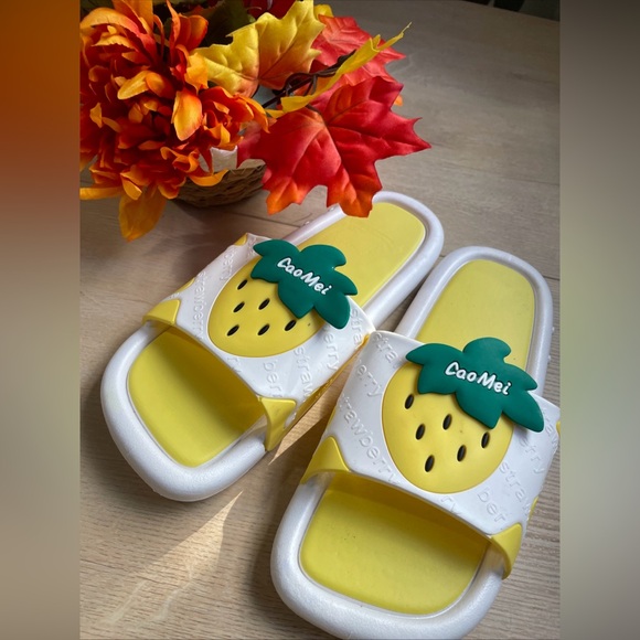 NWT NWT Summer Pineapple Flip Flops Non-Slip Big Kids Size 3.5US( (8.5’inch) - Picture 1 of 17